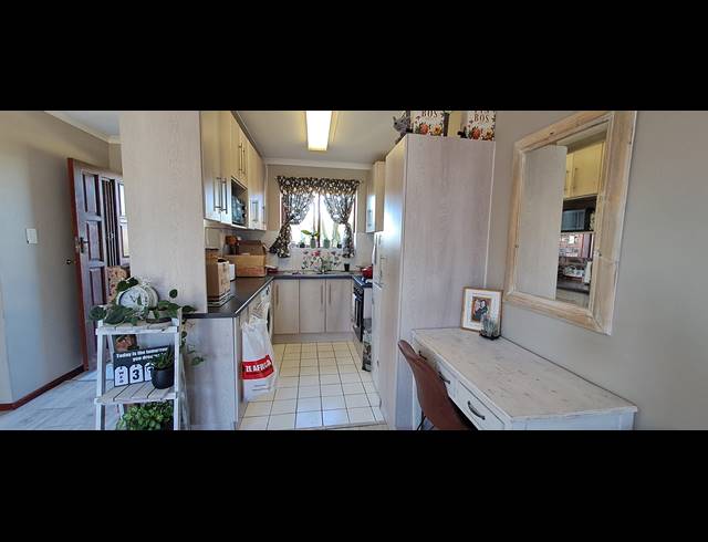 2 BEDROOM TOWNHOUSE RENTED IN LORRAINE